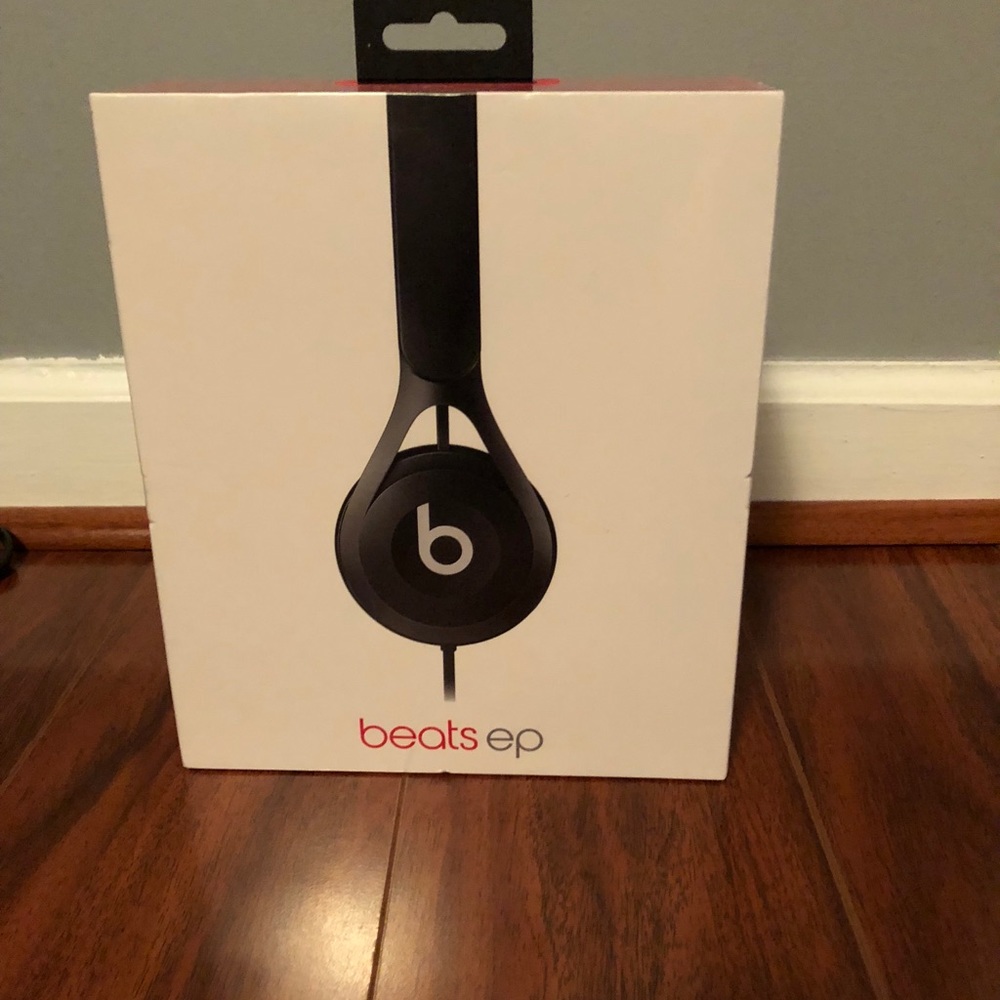 New in box Beats EP